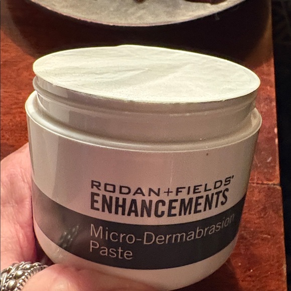 NIB 🩶Micro-dermabrasion Paste🩶 Rodan + Fields - Picture 3 of 3